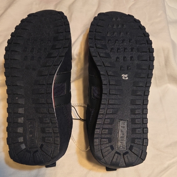 Tommy Hilfiger Black Sneakers with Red and White Details - Picture 4 of 4